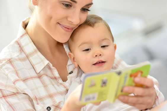 Bayi Baca Buku? Pastinya Bisa Moms!
